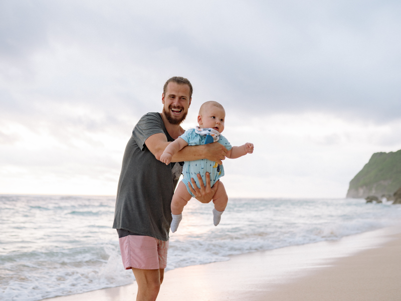 Familia tranquila gracias a la cobertura de su seguro de salud
